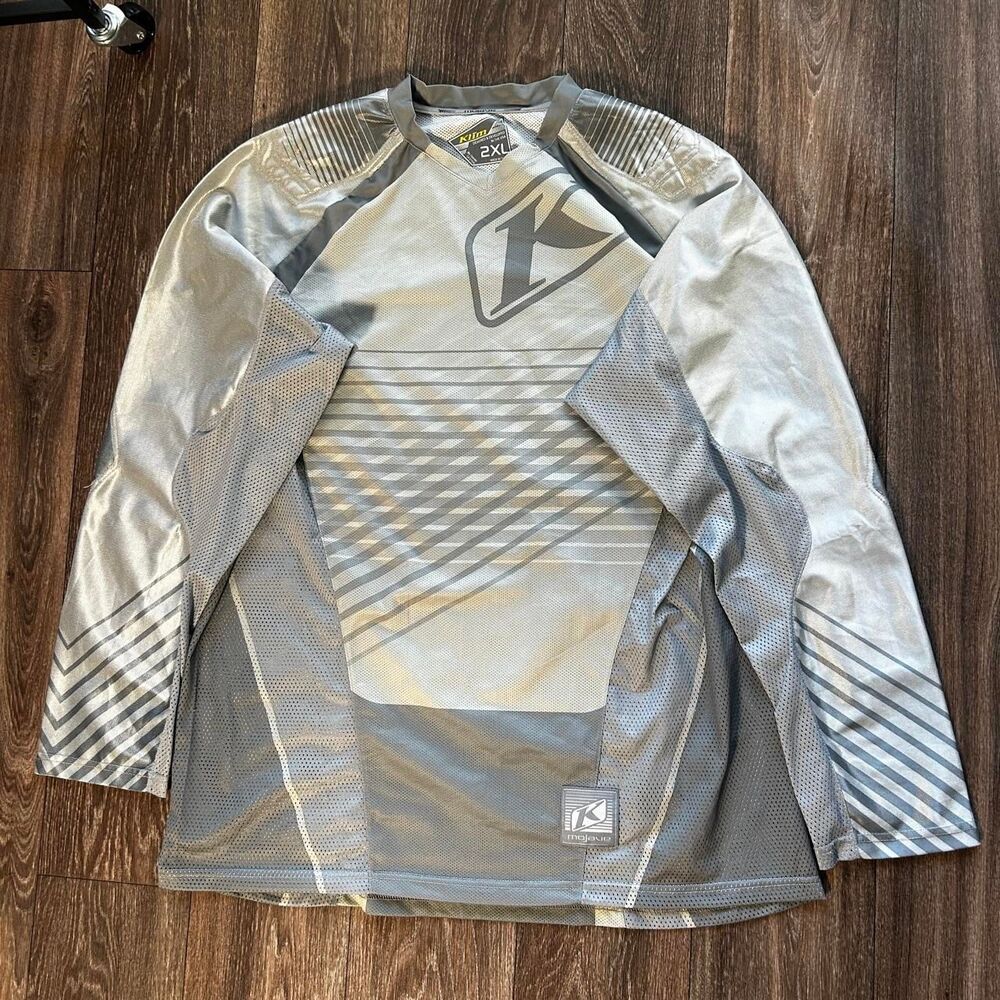Unbranded Men's Grey and Silver Jersey